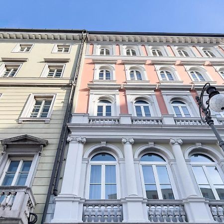 Piazza Della Borsa 3C Tirabora Short Rent Apartment Trieste Exterior photo